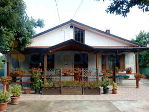 Casa semi indipendente in vendita in Via Campanile, Arce