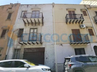 Casa singola da ristrutturare, in vendita in Via Giacomo E Nicolò Graffeo 19-20-21, Termini Imerese