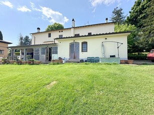 Casale in Vendita a Lucca, zona Vicopelago, 590'000€, 355 m², con Box
