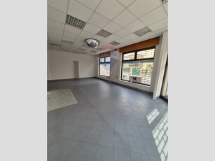 Immobile commerciale in Affitto a Vicenza, zona S.Pio X-Stanga-Cà Balbi, 850€, 55 m²