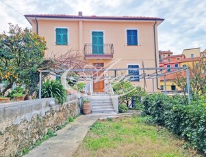 Lerici - ZONA Tellaro VENDESI CASA INDIPENDENTE CON GIARDINO PRIVATO