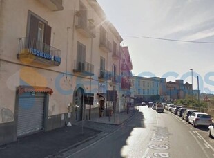 Negozio in affitto in Via Giovanni Battista Pergolesi, Pozzuoli