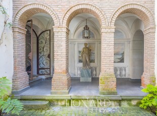 Palazzo storico con terrazza panoramica in vendita nel centro del borgo antico di Bolsena