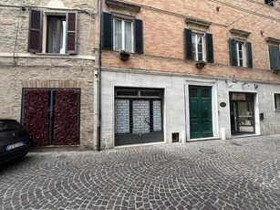 Pesaro - ZONA CENTRO STORICO AFFITTASI NEGOZIO