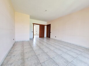 Quadrilocale in Affitto a Caserta, 750€, 106 m²