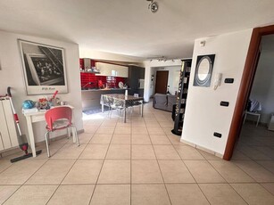 Quadrilocale in Affitto a Caserta, zona San Clemente, 550€, 90 m², arredato