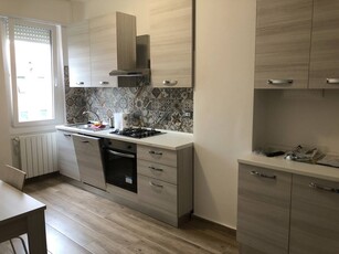 Quadrilocale in Affitto a Milano, zona Lorenteggio, 500€, 90 m², arredato