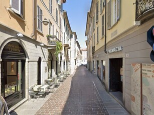 Trilocale in Vendita a Como, 685'000€, 140 m²