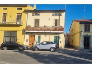 Quadrilocale in vendita a Prato, Zona Viaccia