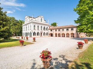 Residenza di grande prestigio storico in vendita nel verde della campagna veneta