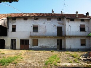 Rustico/Casale/Castello in vendita, Confienza