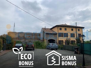 Rustico casale da ristrutturare, in vendita in Via Emilia, Fidenza