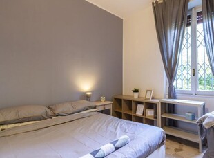 Stanze in affitto in appartamento con 4 camere da letto a Milano