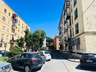 Trilocale in Vendita a Napoli, 210'000€, 70 m²