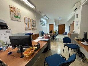 Ufficio in Affitto a Genova, zona Sampierdarena, 350€, 54 m²