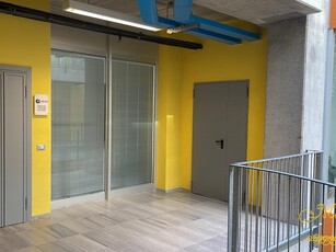 Ufficio in Affitto a Parma, 900€, 100 m²