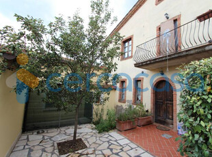 Vendesi a Montepulciano frazione Abbadia abitazione su due livelli con giardino
