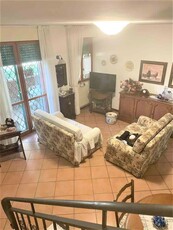 VILLA A SCHIERA di 5 vani e di 120 mq (GROSSETO) rif. CV593