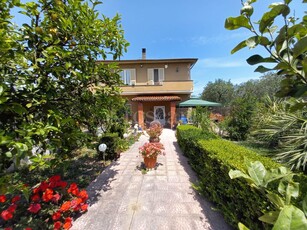 Villa Bifamiliare a Cerignola in Strada Statale 16