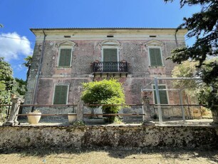 villa d'epoca con parco giardino e terreno edificabile