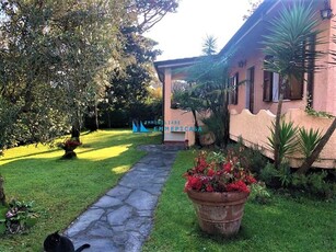 Villa in Affitto a Massa, zona Poveromo, 6'000€, 200 m², arredato