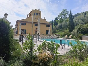 Villa in Vendita a Lucca, 2'100'000€, 760 m², con Box
