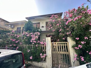Villa in Via Spinesante , 128, Barcellona Pozzo di Gotto (ME)