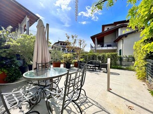 Villa Plurifamiliare a Peschiera del Garda in VIA BENACO, Lungolago