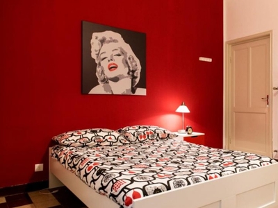 Stanza in affitto in appartamento con 5 camere da letto a Bologna