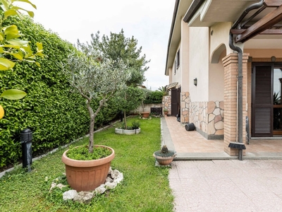 Villa Bifamiliare in vendita a Guidonia Montecelio