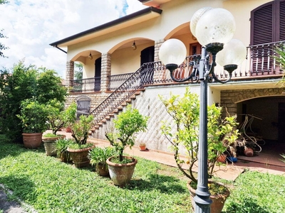 Villa in vendita a Capannori Lucca Massa Macinaia