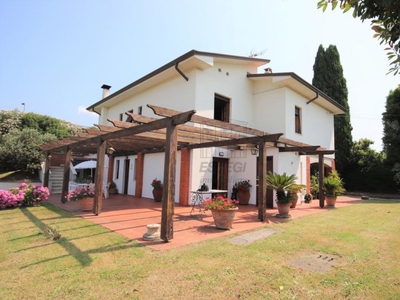 villa indipendente in vendita a Capannori