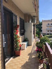 ALBANO LAZIALE DELIZIOSO BILOCALE SOLEGGIATO CON BALCONE