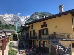 Appartamento in vendita a Courmayeur