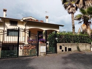 [BRACCIANO, ZONA PISCIARELLI, VILLA CON PISCINA]