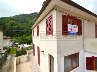 Villa singola a Valdagno, 6 locali, 2 bagni, garage, 174 m² in vendita