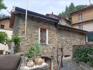 Casa indipendente con taverna e giardino