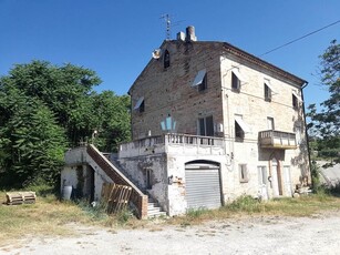 Casa indipendente in vendita a Magliano Di Tenna
