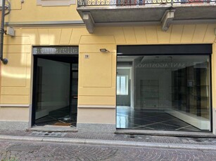 Esercizio commerciale in affitto a Cirie'