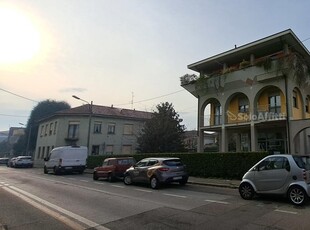 Negozio in affitto a Cesano Maderno