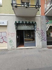 Negozio in Affitto ad Milano - 850 Euro