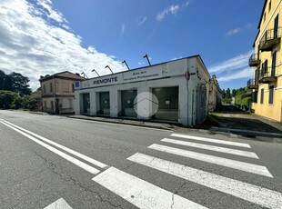 Palazzina commerciale in vendita a Biella