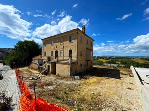 rustico / casale in vendita a Montegranaro