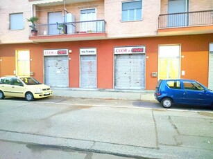 spazio commerciale in vendita a Grugliasco