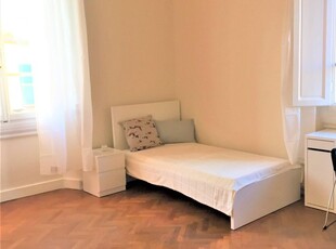 Stanza in affitto in appartamento con 8 camere da letto a Firenze