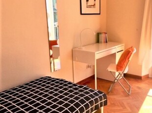 Stanza in affitto in appartamento con 8 camere da letto a Firenze