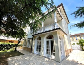 Villa a schiera a Valdagno, 8 locali, 3 bagni, giardino privato