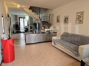 Villa a Schiera in Vendita ad Sant`agata Bolognese - 275000 Euro