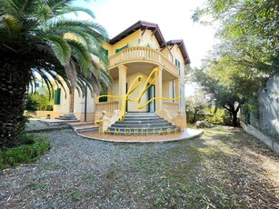 Villa con giardino a Livorno