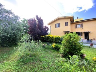 Villa con giardino a San Miniato